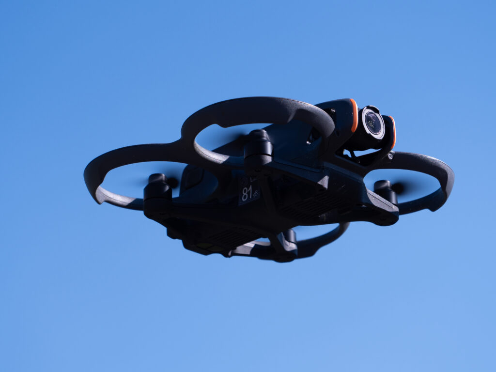 image d'un drone dans le ciel image d'un drone dans le ciel