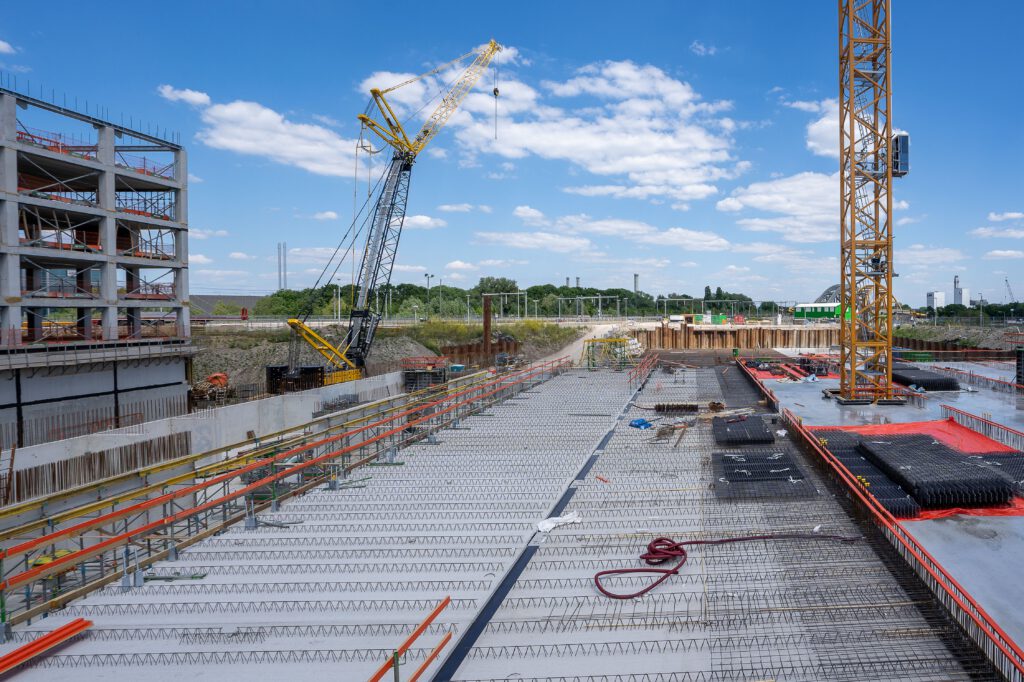 photo pris par drone d'un chantier en construction photo pris par drone d'un chantier en construction